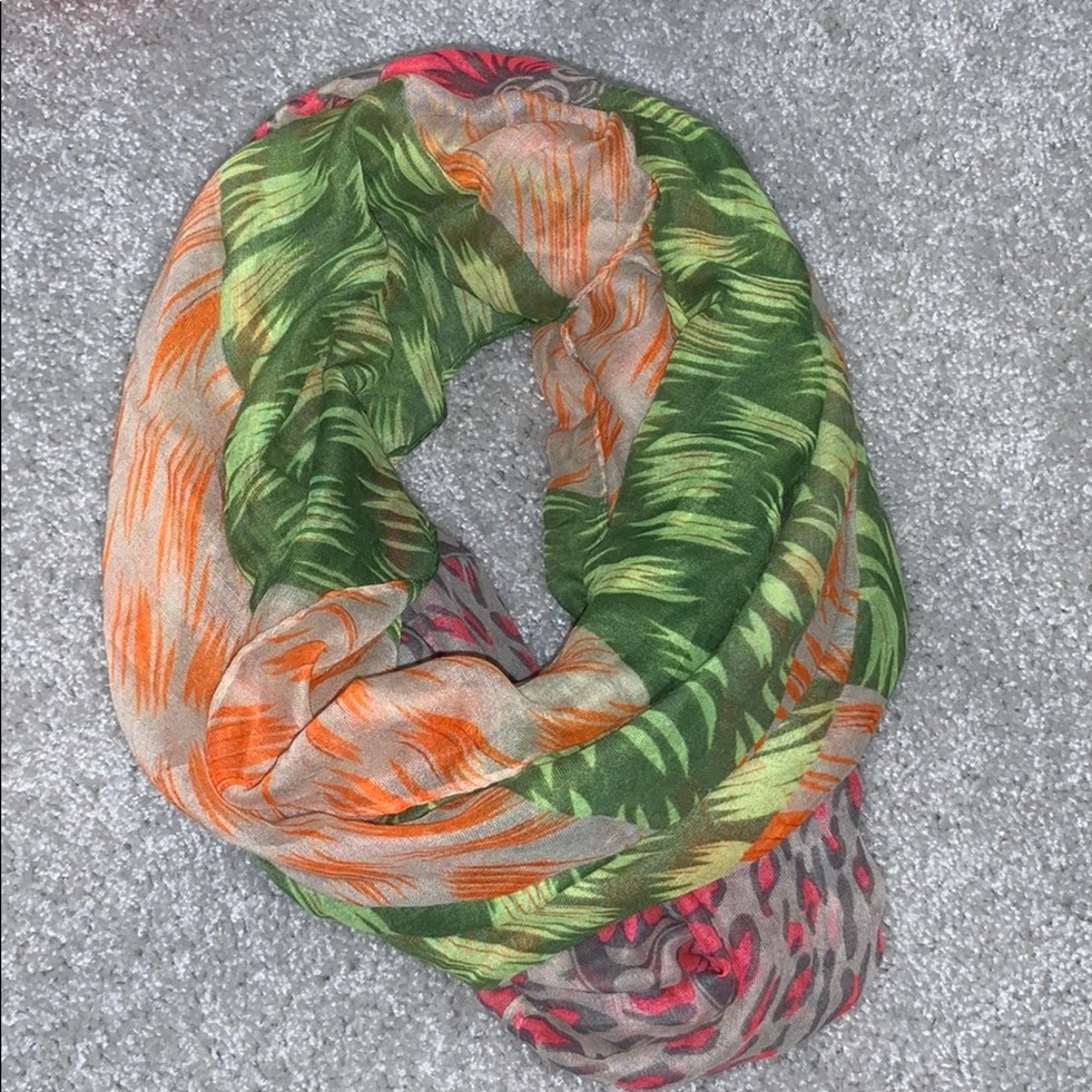 Figure 8 scarf